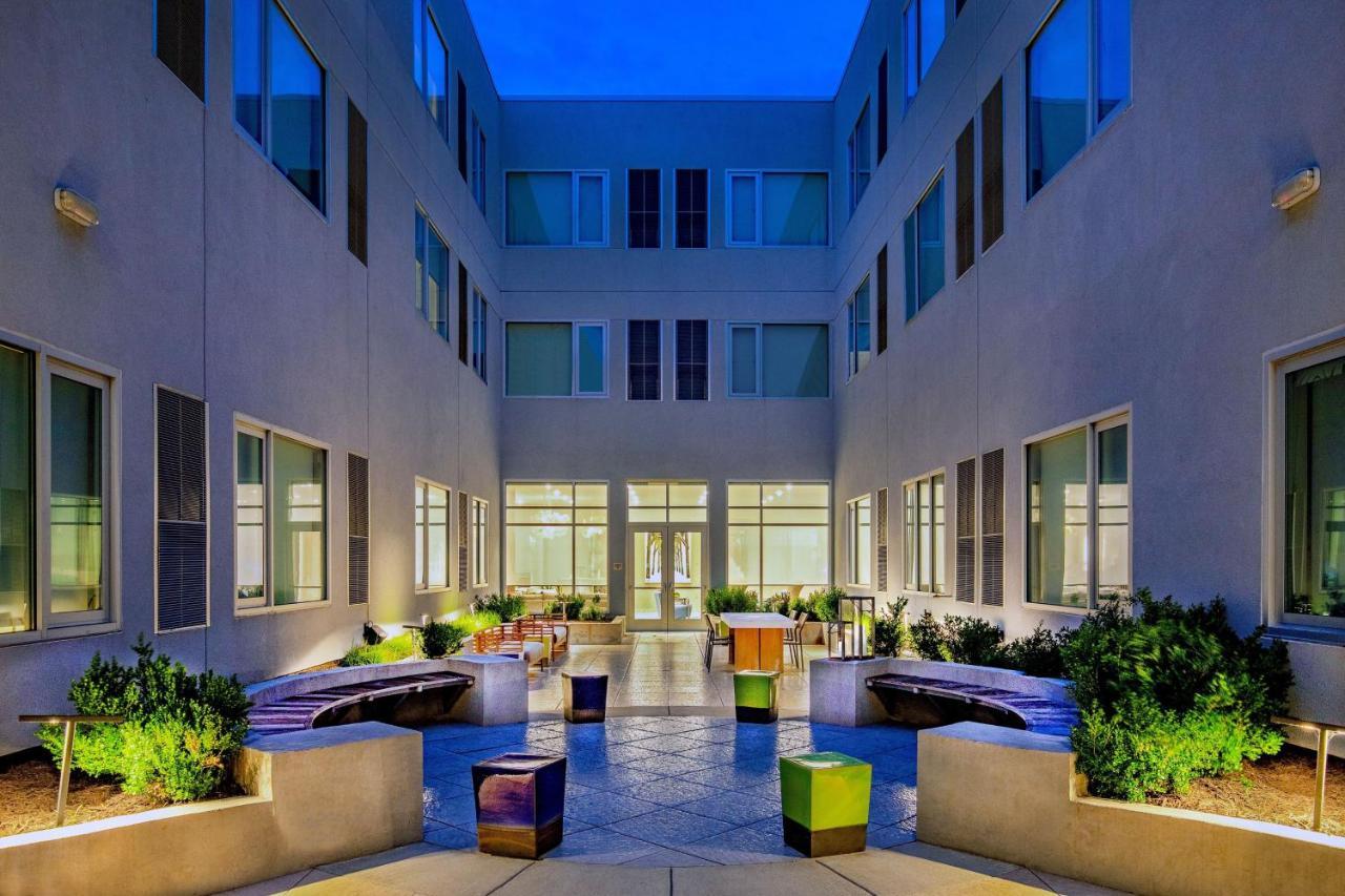 Element Hampton Peninsula Town Center Hotell Eksteriør bilde